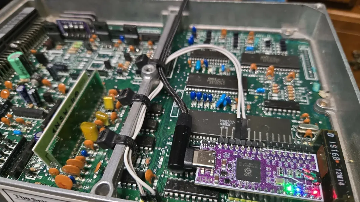 EMU installed in an OBD1 Honda ECU